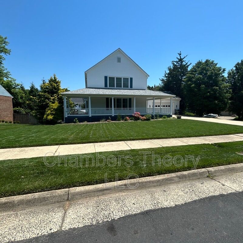 Alexandria House: 5827 Wessex Ln