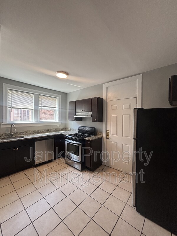 Chicago House: 8000 S Champlain Ave