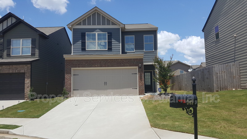 Fairburn House: 345 Lauren Dr