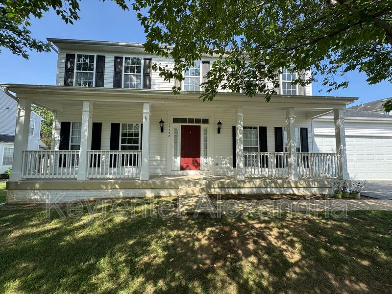 Dumfries House: 17753 Avenel Lane