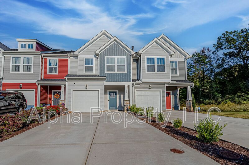 Greenville House: 32 Mardale Ln
