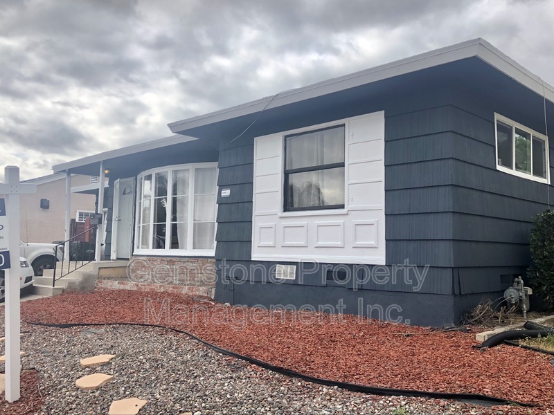 San Diego House: 6132 Pembroke Dr