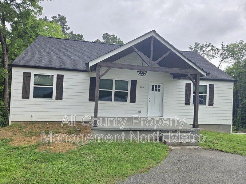 Rossville House: 545 Lakeview Drive