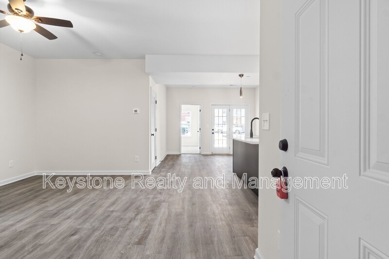 Clarksville Condo: 229 E. Johnson Circle