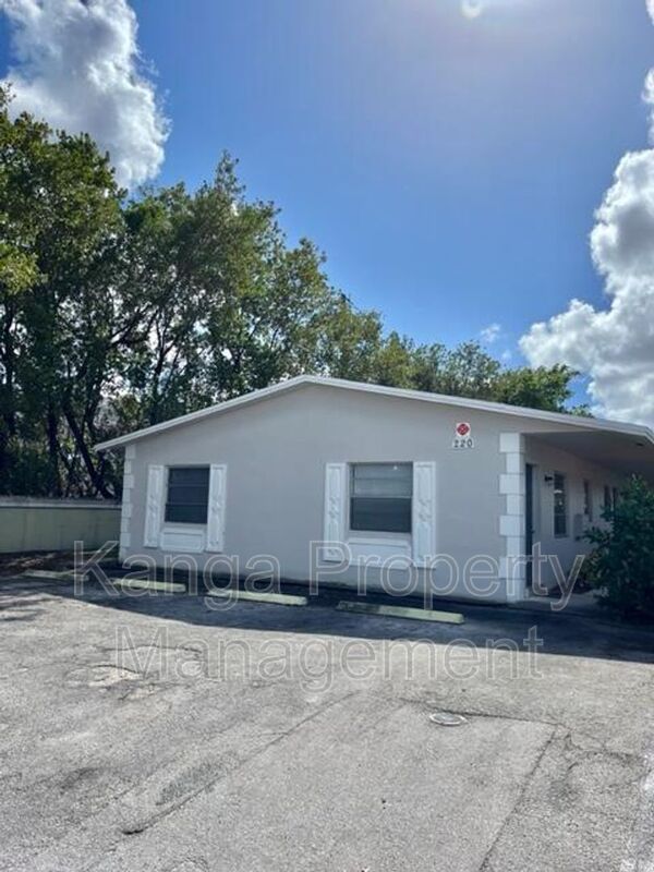 Fort Lauderdale Condo: 220 Sw 8Th St