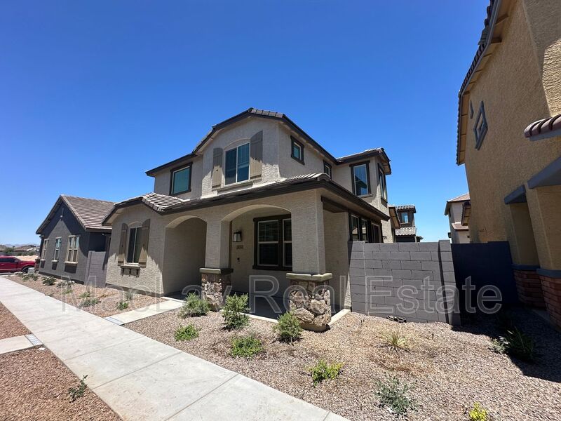 Avondale House: 3809 N 100th dr