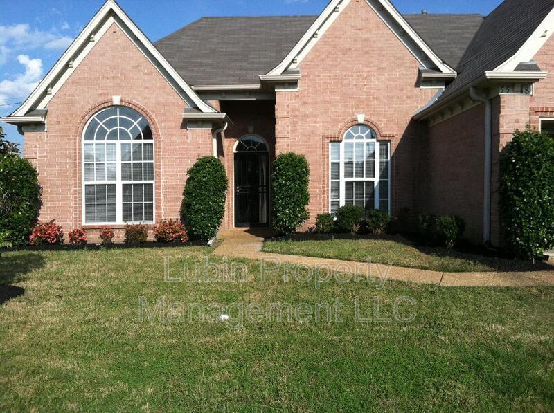 Memphis House: 5548 Brook Shade Ln