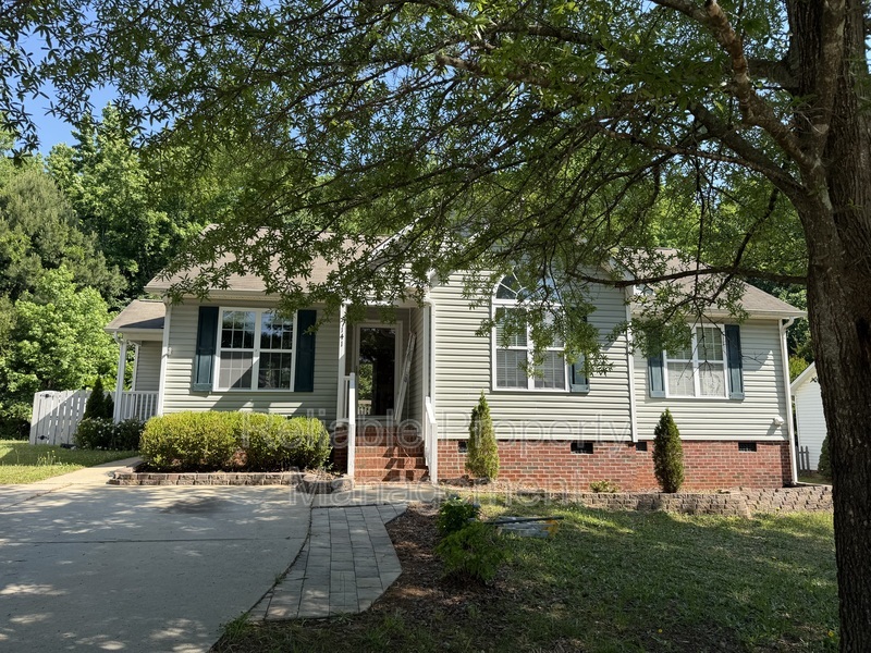 Garner House: 141 Creek Commons Ave