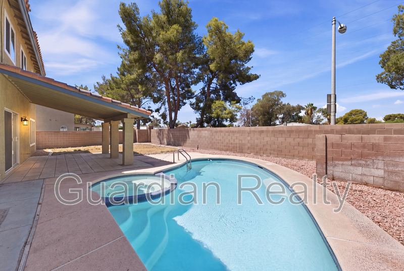 Henderson House: 275 Adorno Dr