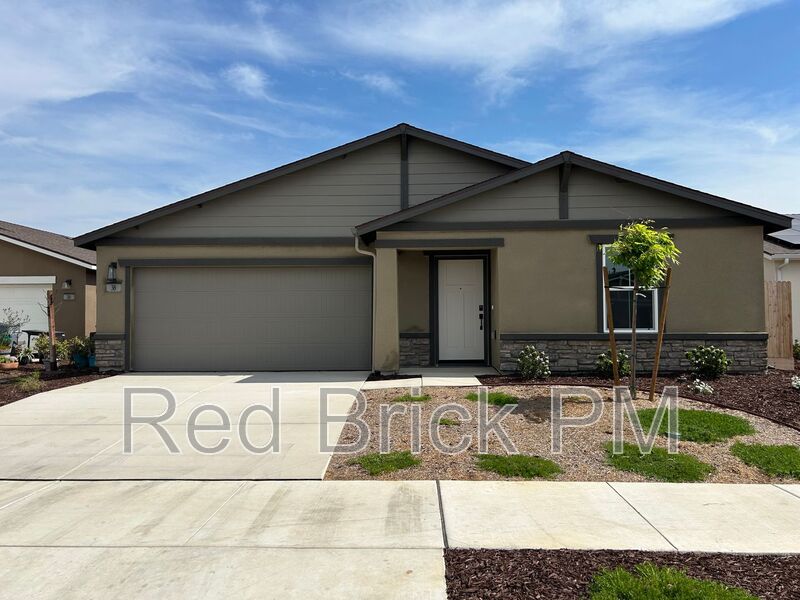 Merced House: 38 River Oak Ct