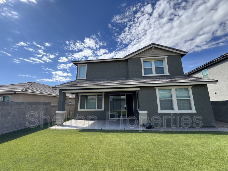 Goodyear House: 15062 W Portland St