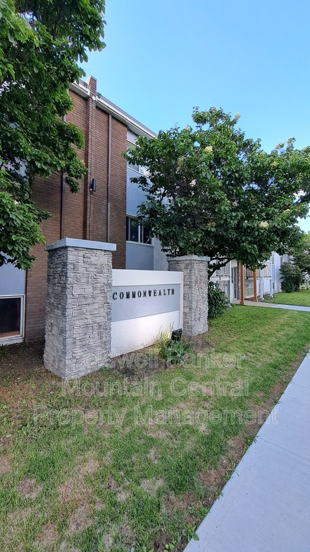 Edmonton Condo: 9120 106 Ave NW