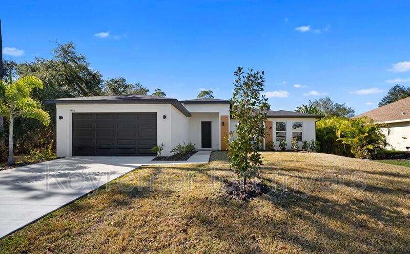 North Port House: 4469 Enid Ln