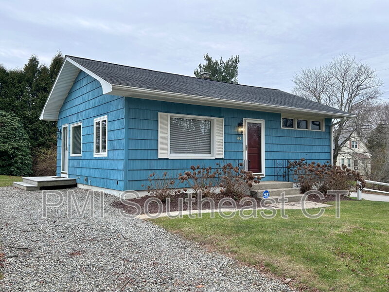 Quaker Hill House: 44 Lathrop Rd