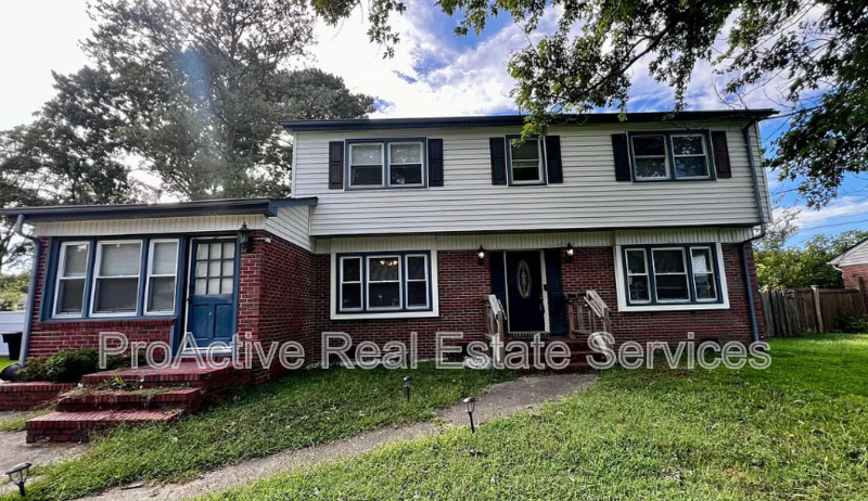 Portsmouth House: 4505 MALLARD CRESCENT