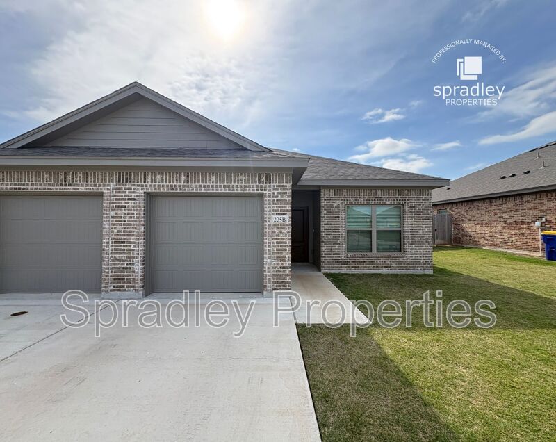 Troy Condo: 205B Juniper Dr