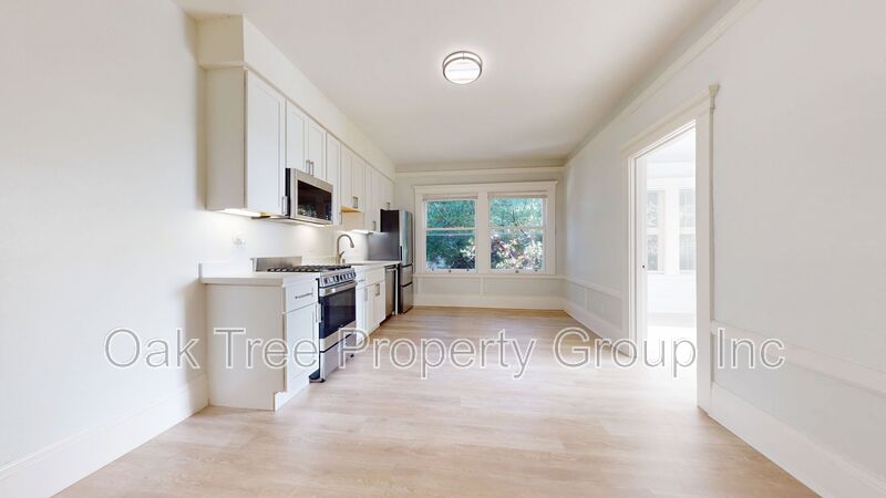 Oakland House: 1425 Harrison St