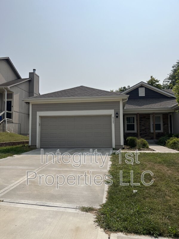 Kansas City Condo: 6323 NE 44th St