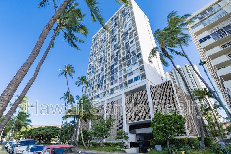 Honolulu House: 2611 Ala Wai Blvd