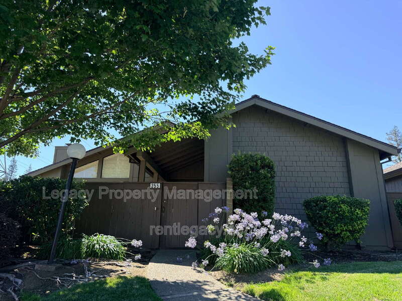 Sacramento House: 255 Munroe St