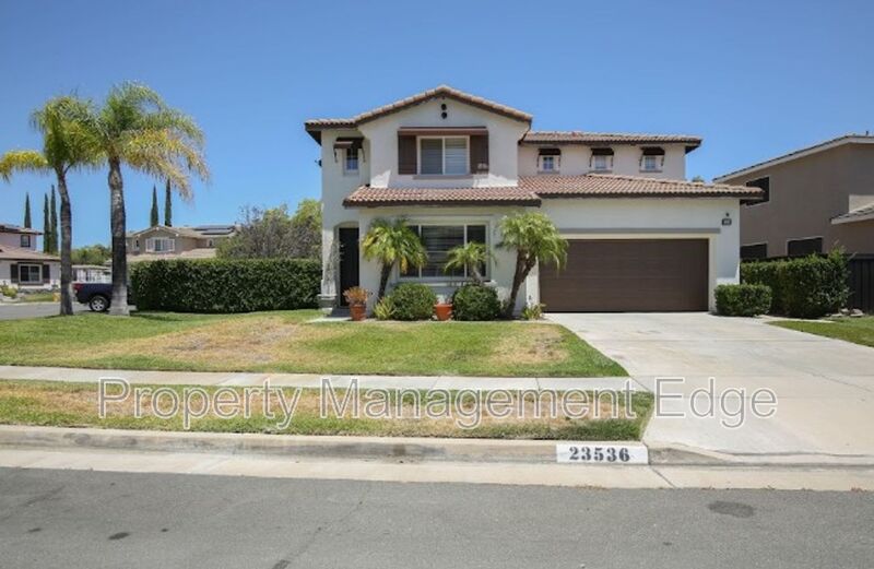Murrieta House: 23536 Silverwood St