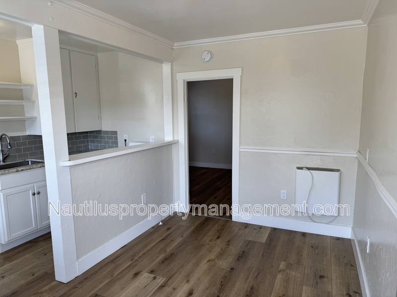 Capitola Condo: 202 Cherry Avenue