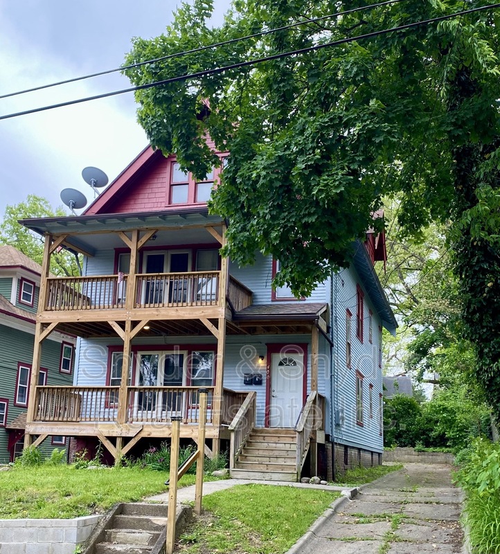 Akron House: 400 Cloverdale Avenue