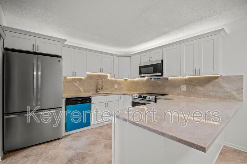 Fort Myers House: 1703 Park Meadows Dr