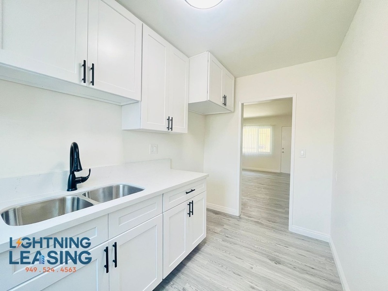Los Angeles Condo: 251 S Loma Drive