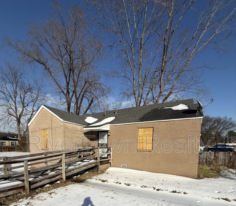 Memphis House: 192 Charter Ave