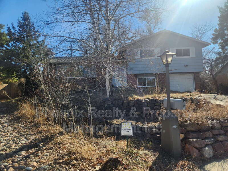 Longmont House: 1809 S Pratt Pkwy