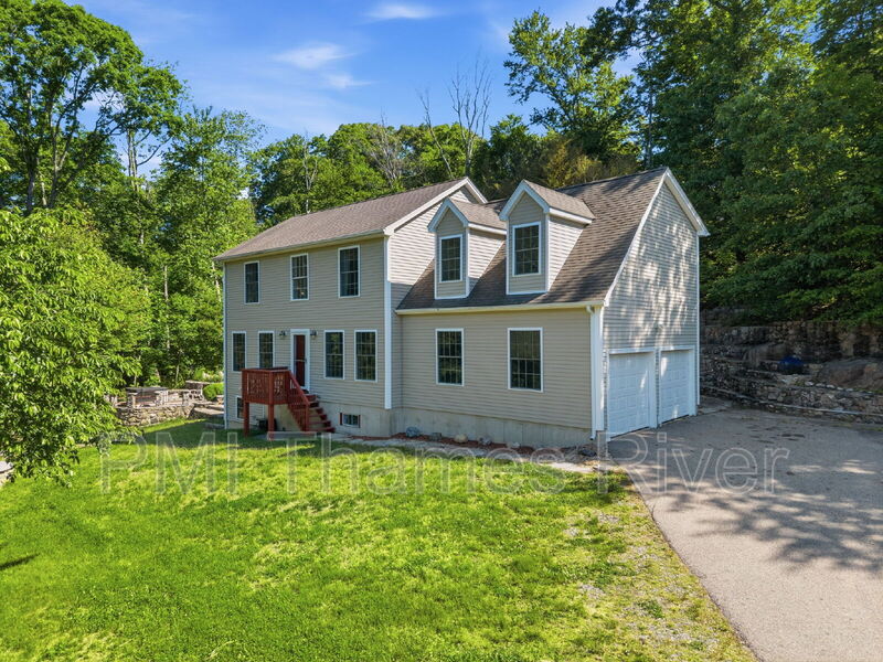 Gales Ferry House: 62 Terry Rd