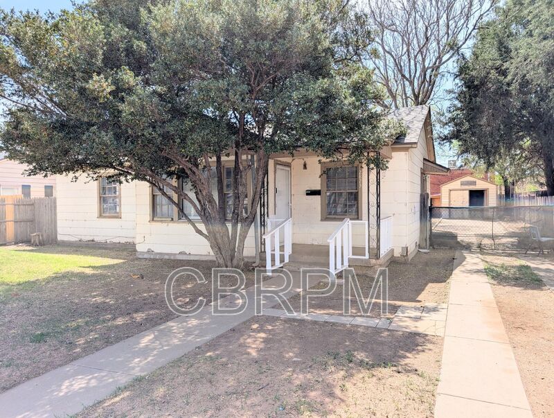Lubbock House: 2823 33rd Street