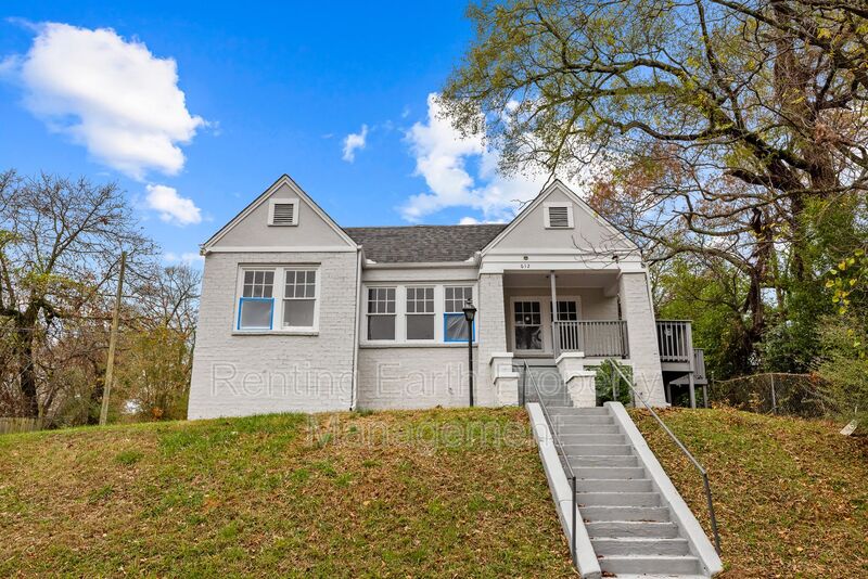 Birmingham House: 612 12th St W