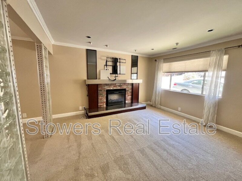 Martinez Condo: 0221 Green St