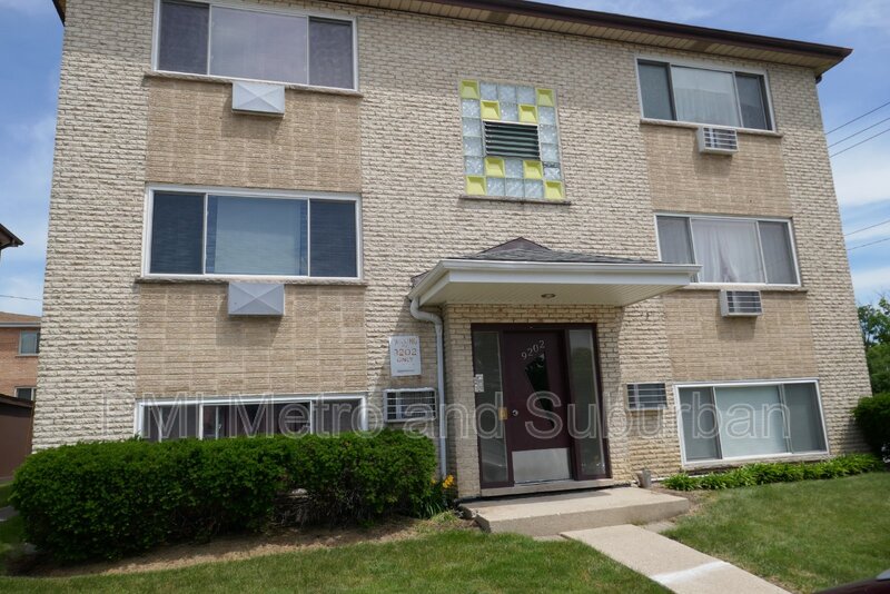 Schiller Park Condo: 9202 Sally Lane