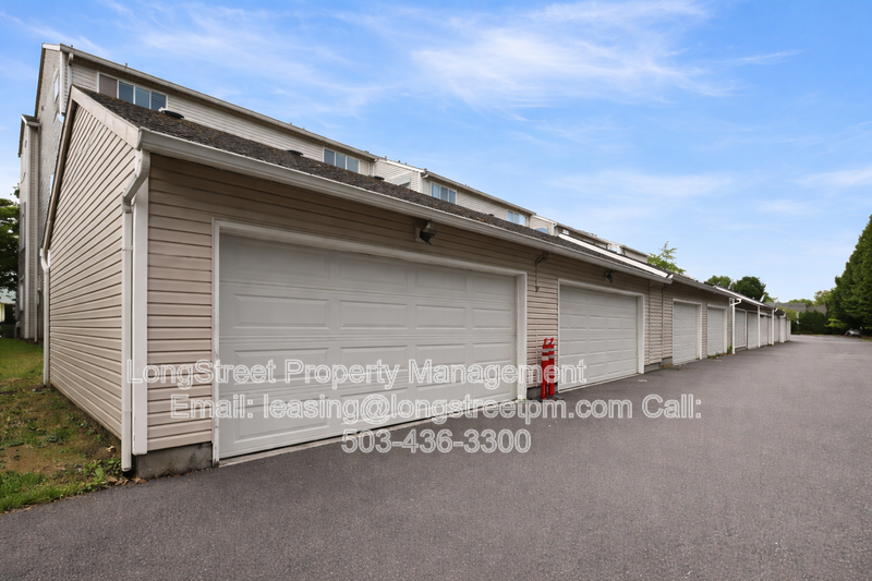 Portland House: 13027 NE Prescott Dr