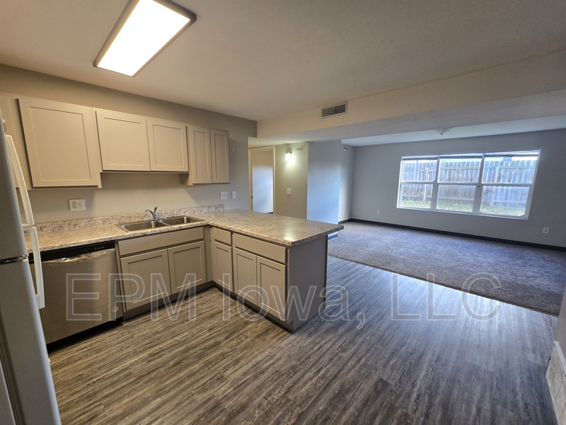 Cedar Rapids House: 60 Miller Avenue Southwest #2