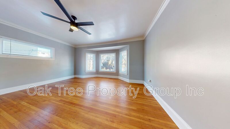 Oakland House: 433 Bellevue Avenue