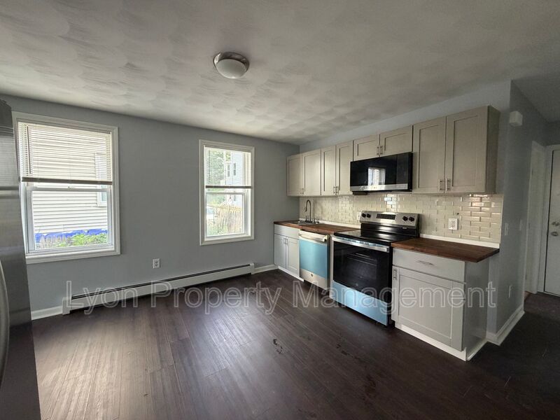 Providence Condo: 328 Douglas Ave