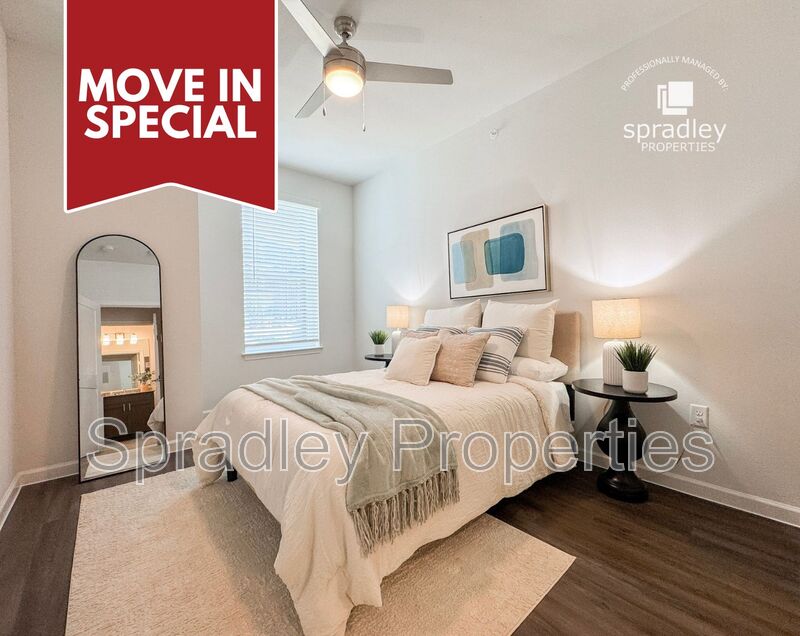 Belton Condo: 710 Shine St, Apt 1302