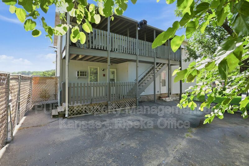 Kansas City House: 2440 S Mill St