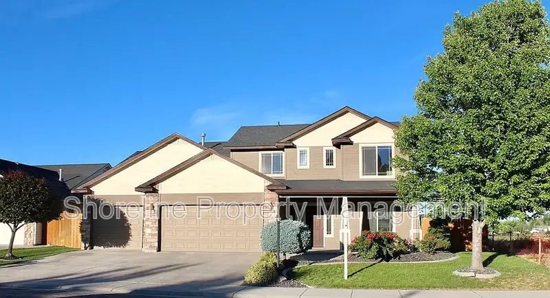 Star House: 902 N Park Vista Ave
