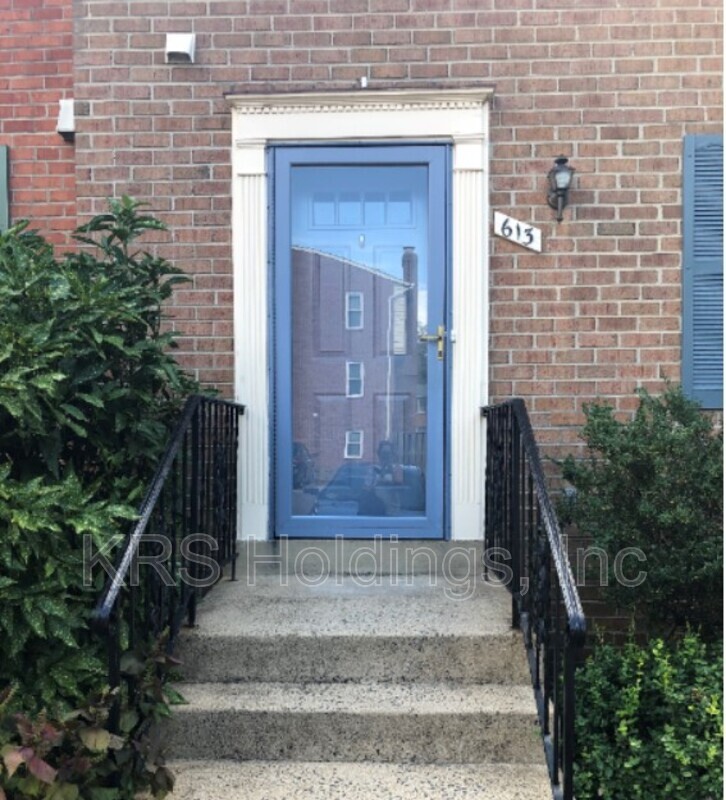 Arlington Townhome: 613 N Abingdon St.