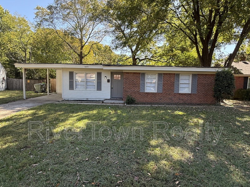 Memphis House: 3645 Hendricks Cv