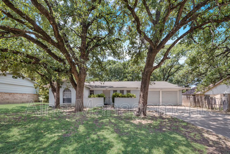 Forest Hill House: 6500 Melinda Dr