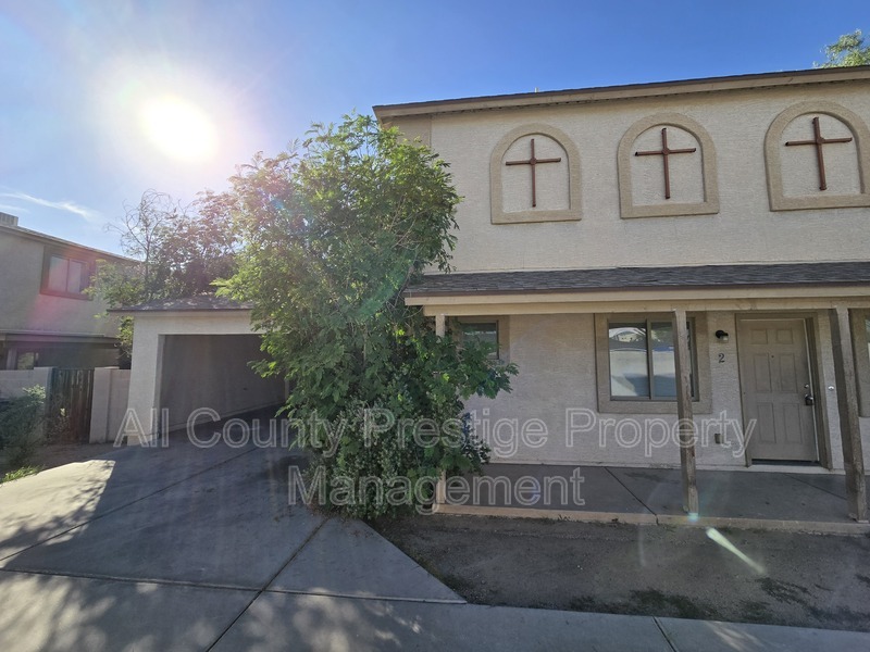 Phoenix House: 900 East Roma Avenue