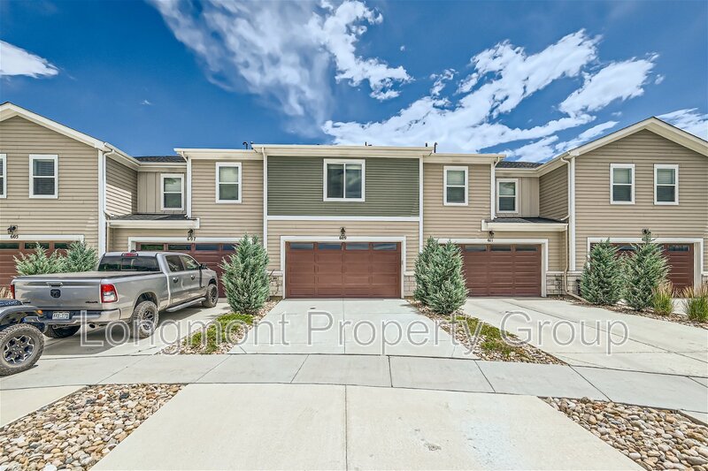 Longmont Townhome: 609 Stonebridge Dr