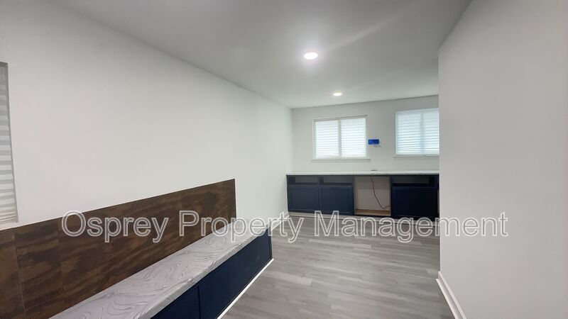 Spacious 5-Bedroom Virginia Beach Home with Workshop & Ample Storage - Photo 5
