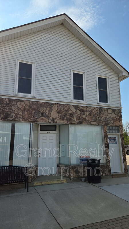 Lake Villa House: 129 Cedar Avenue